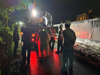 跨縣市救災不停歇 中市支援高雄鼓山、梓官現地抽水