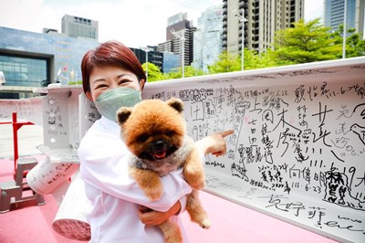 盧秀燕市長與愛犬路易