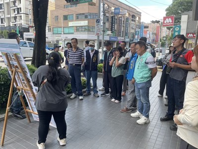 告別斷枝與浮根困擾！中市建設局啟動北屯軍功路肩80株黑板樹分階段移除