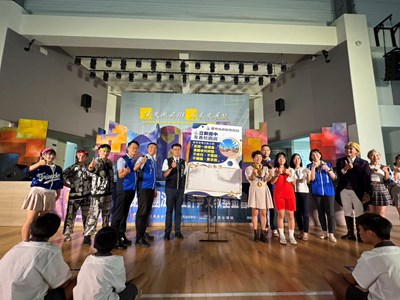 蔣偉民局長簽署友善校園海報