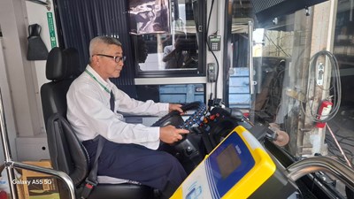 學童搭公車睡過站險急哭，豐原客運駕駛陳鴻智一句 「不用擔心」安定孩子的心。