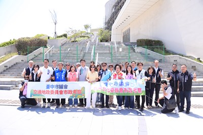 台中市議會教育文化委員會及交通地政委員會聯合考察台中流行影音中心合影