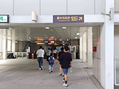 台中捷運市政府站新增導引標誌。