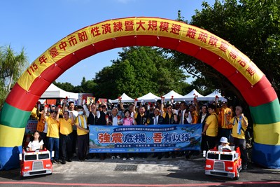 中市政府今(13)日在圳前仁愛公園辦理「115年臺中市韌性演練暨大規模避難疏散防災宣導活動
