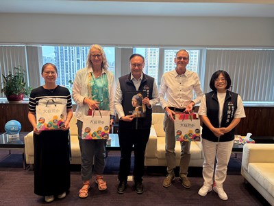 副市長鄭照新代表市府接見，並由台灣永續旅行協會陳盈潔理事長陪同