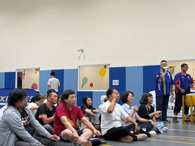 運動局於豐原國兒運舉辦亞運棒球直播應援活動，球迷齊聚為中華隊加油。