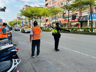 中市交通局與警察局轄區分局辦理計程車聯合稽查，維護乘車秩序