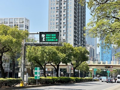 連假收假日預期午後車流增多，提醒路人注意路況