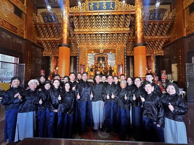 彰化鹿港南管名團遏雲齋由團長郭元湧領團至東勢文昌廟祭祀演出