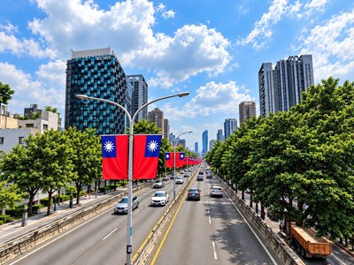 01-台中國慶旗海登場！建設局攜手29區公所佈設國旗一路飄到元旦