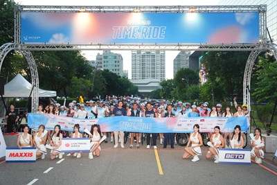 貴賓及單車好手合影，共同為2026時代騎輪節揭開序幕。
