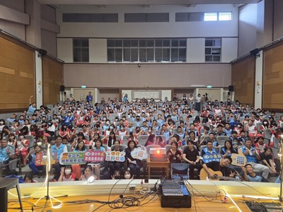 賴副局長及參與師生合照