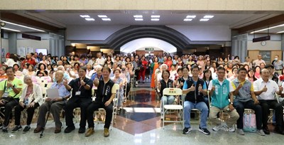 公01 臺中市松柏國民美展於今日辦理頒發感謝狀暨開幕儀式，參加貴賓大合照