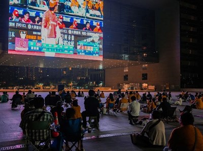 臺中市府前廣場設置1,300吋LED戶外大螢幕，同步轉播臺灣大賽，讓球迷感受精彩賽事氛圍。