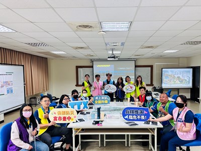 臺中市政府攜手麗寶樂園辦理企業避難收容桌上演練合照