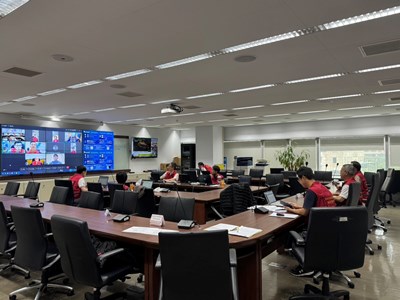薔琵颱風災後復原加速！中市建設局搶修進度逾8成 力拚24小時內完成道路障礙清理