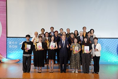 臺中市第31屆大墩美展大墩獎得主與評審委員大合照