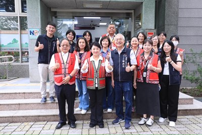 台中市長盧秀燕今（28）日率市府團隊展開和平專案