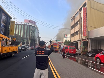 西屯區長安路一段與甘肅路附近發生火警 提醒市民加強自我防護 (1)