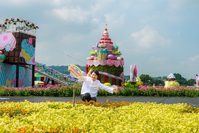 盧市長邀請全國民眾把握秋高氣爽的好天氣，來台中感受最甜蜜浪漫的花卉饗宴。