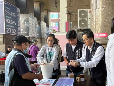 張峯源局長一中商圈發放物調券