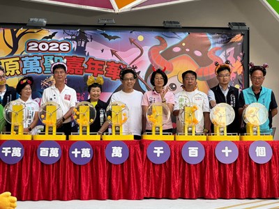 揭曉臺中購物節首台百萬汽車幸運車主，更抽出2張北海道來回機票幸運得主，加上週週抽10萬元及天天抽3千得主，掀起活動高潮