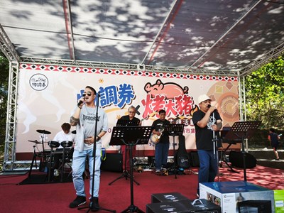 和平區「山羊樂團」熱情演出