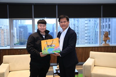 林市長與舉重女將羅楹湲會面 盼未來回台中服務