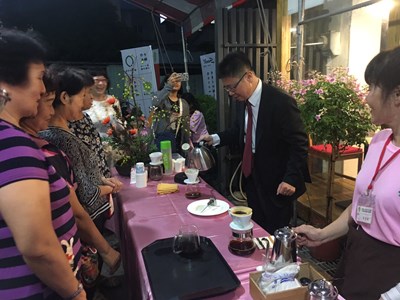 無齡感花草大地音樂會 長輩在家人陪伴下共享悠揚樂聲