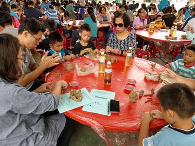 祖孫玩陶牽起祖孫情 中市教育局推美感與終身學習理念