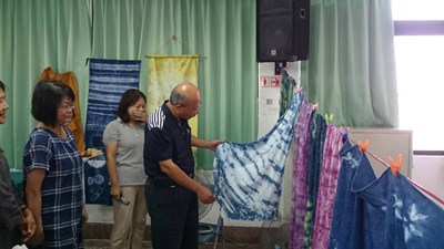 植物染進階班結業 學員展現客家工藝之美