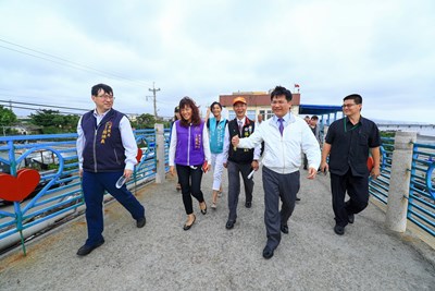 視察龍井麗水漁港 林市長:打造媲美高美濕地新景點