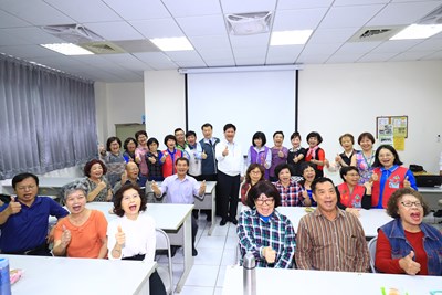 中市長青學苑搶手 林市長:明年全市突破700班