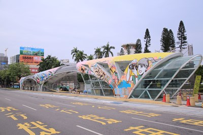 台中首座動漫公車站彩繪進度超前 預計11/26恢復通車