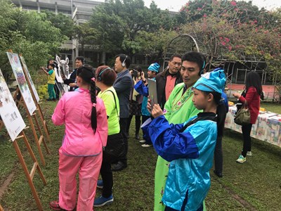 運用科技探索生態 中市西屯國小推戶外教育學習