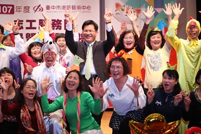推廣藝術不遺餘力 林市長頒獎表揚文化志工