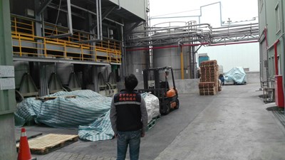 減緩空品惡化 中市府查獲化學公司違法操作並命其停工