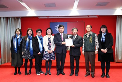 水源地文教基金會「太平藍」獲國家人才發展獎 林市長頒獎肯定