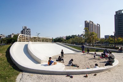 汰換罐頭塑膠遊具 中市推動第二波公園遊具改造計畫