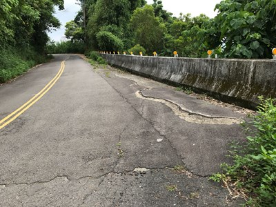 新社區中88線路平施工 雙向交通管制
