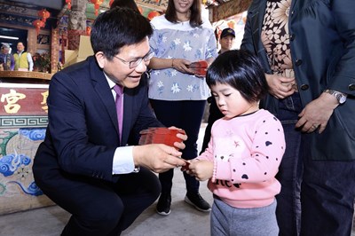 初四林市長東聖宮發小紅包 為民獻上祝福