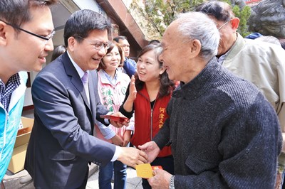 初五林市長各宮廟發紅包 祈求風調雨順、市民安康