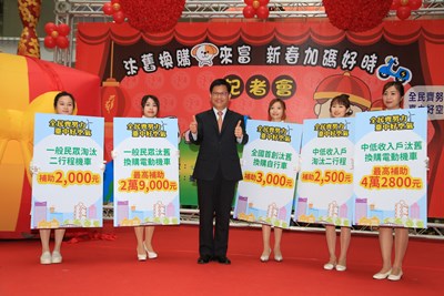 林市長揭示「喜、迎、狗、來、富」5個市民好福氣紅包,宣布多項補助方案