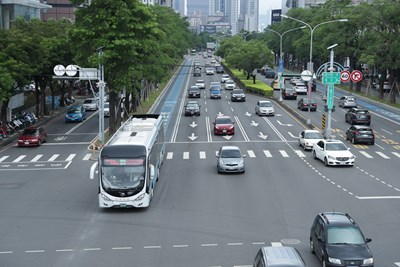 台灣大道交通改善,車流順暢