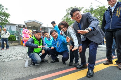 林市長今日在建設局長黃玉霖、霧峰區長李鴻裕陪同下前往視察