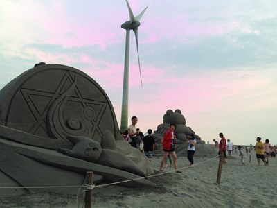 夕陽下的大安海濱