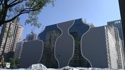臺中大都會歌劇院南側立面拆架 曲牆之美城市現踪跡