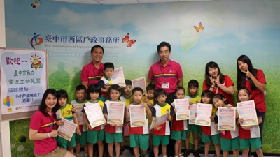 濃濃娃娃音萌翻了 西區戶政所小小萌志工及戶籍員大受歡迎