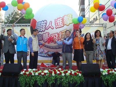 蔡副市長出席中彰投分署職訓成果展尖端職訓 民眾熱情體驗