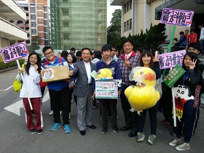 「愛來的不可思”義”」 千名學子臺中商圈義賣品、募發票
